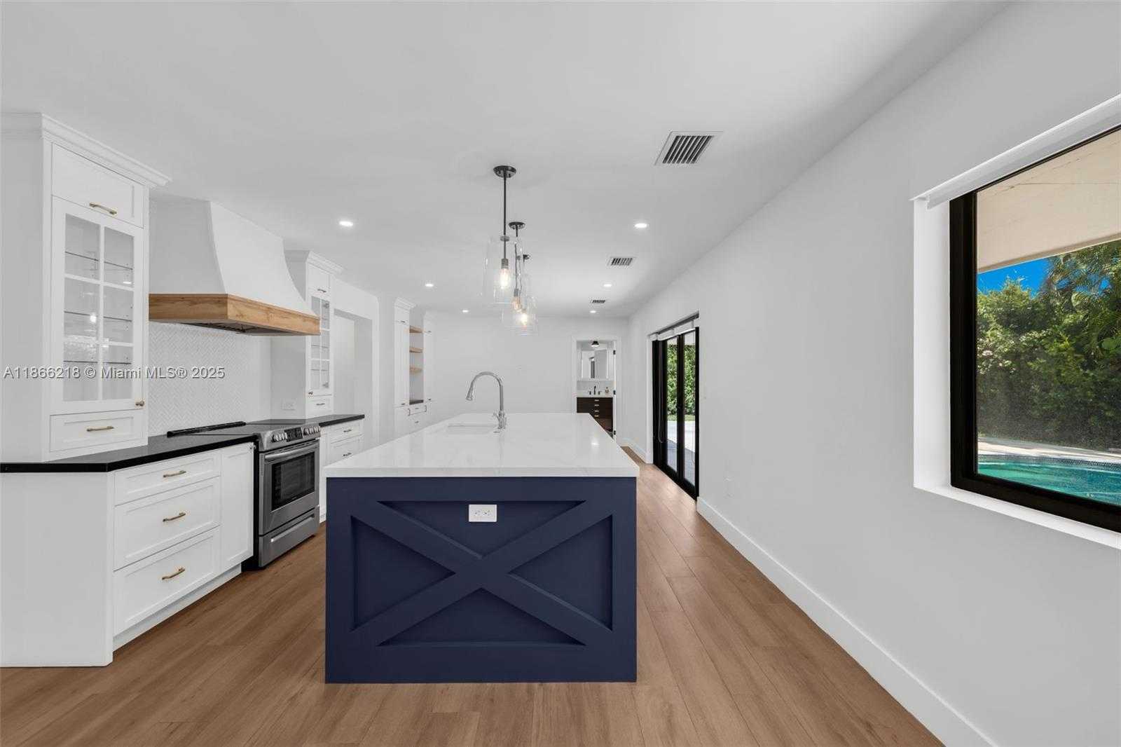 Small Image of 1460 CAMPAMENTO AVE, Coral Gables Number 9