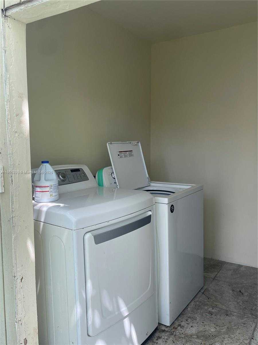 Small Image of 3020 SOUTH WEST 52 AVENUE, Davie Number 11