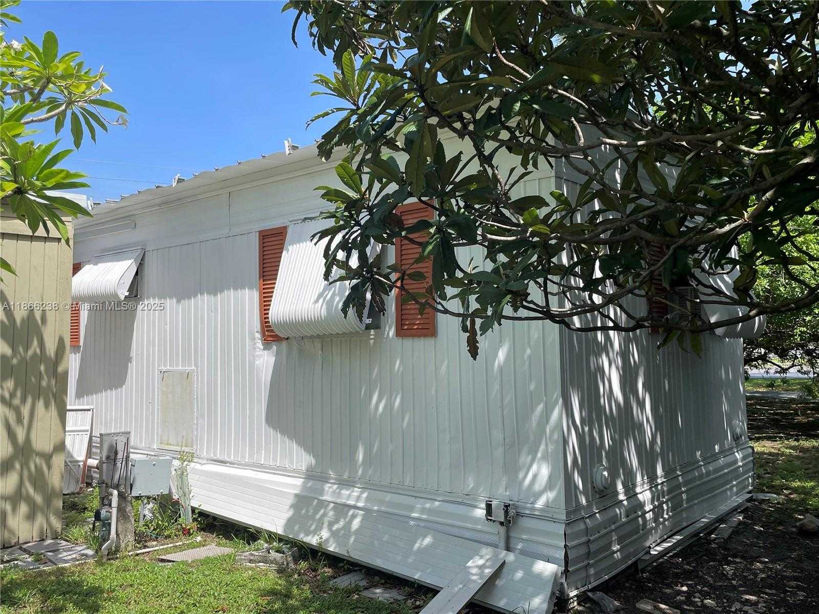 Small Image of 3020 SOUTH WEST 52 AVENUE, Davie Number 14