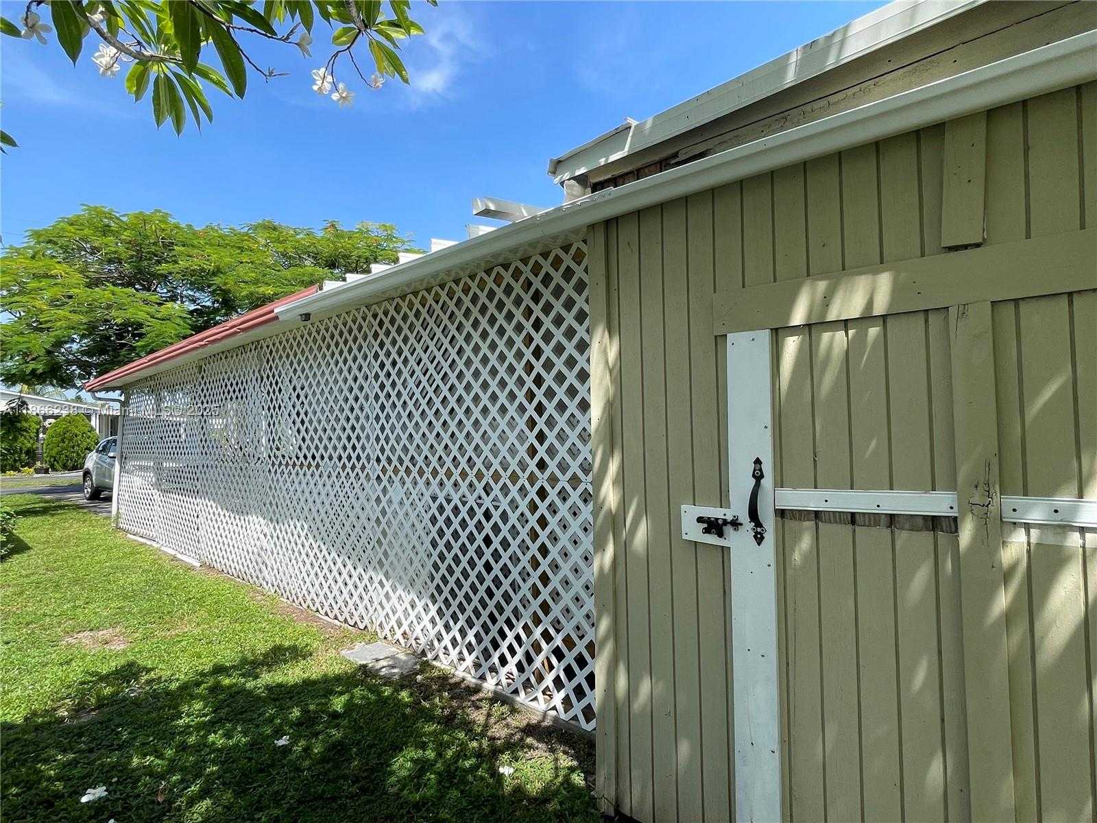 Small Image of 3020 SOUTH WEST 52 AVENUE, Davie Number 16