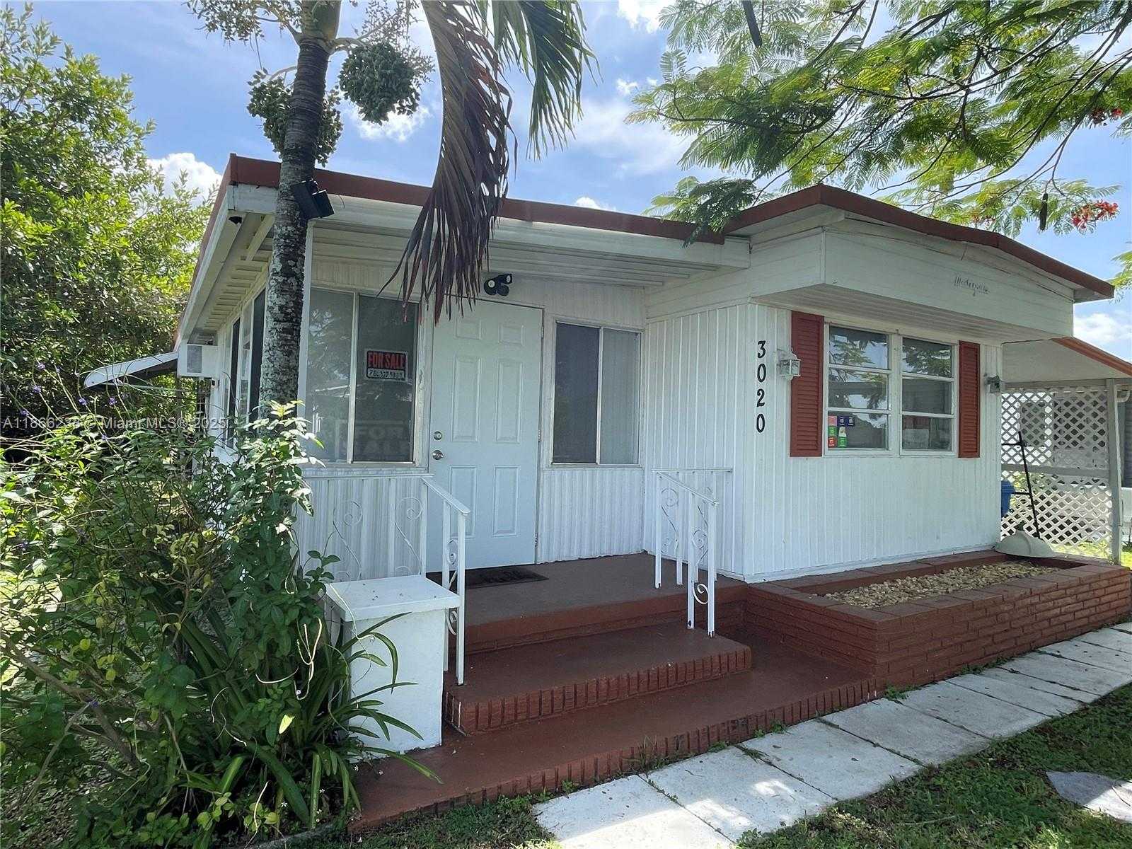 Small Image of 3020 SOUTH WEST 52 AVENUE, Davie Number 2