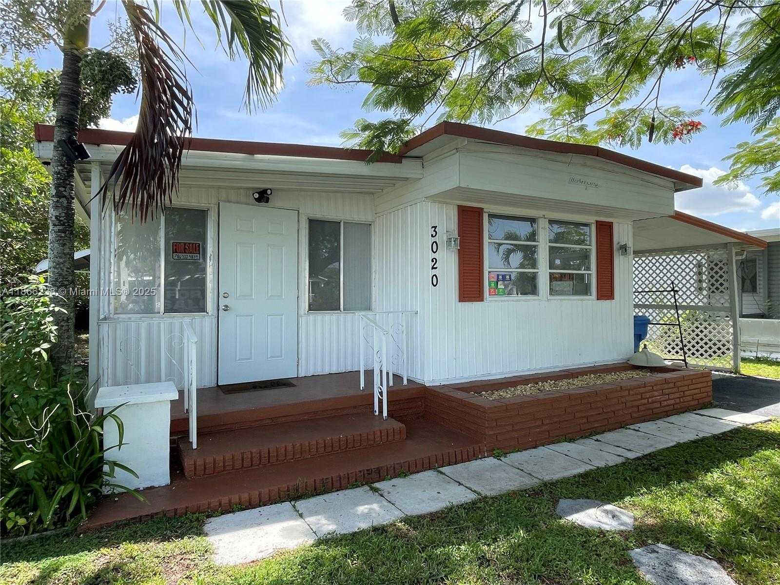 Small Image of 3020 SOUTH WEST 52 AVENUE, Davie Number 3