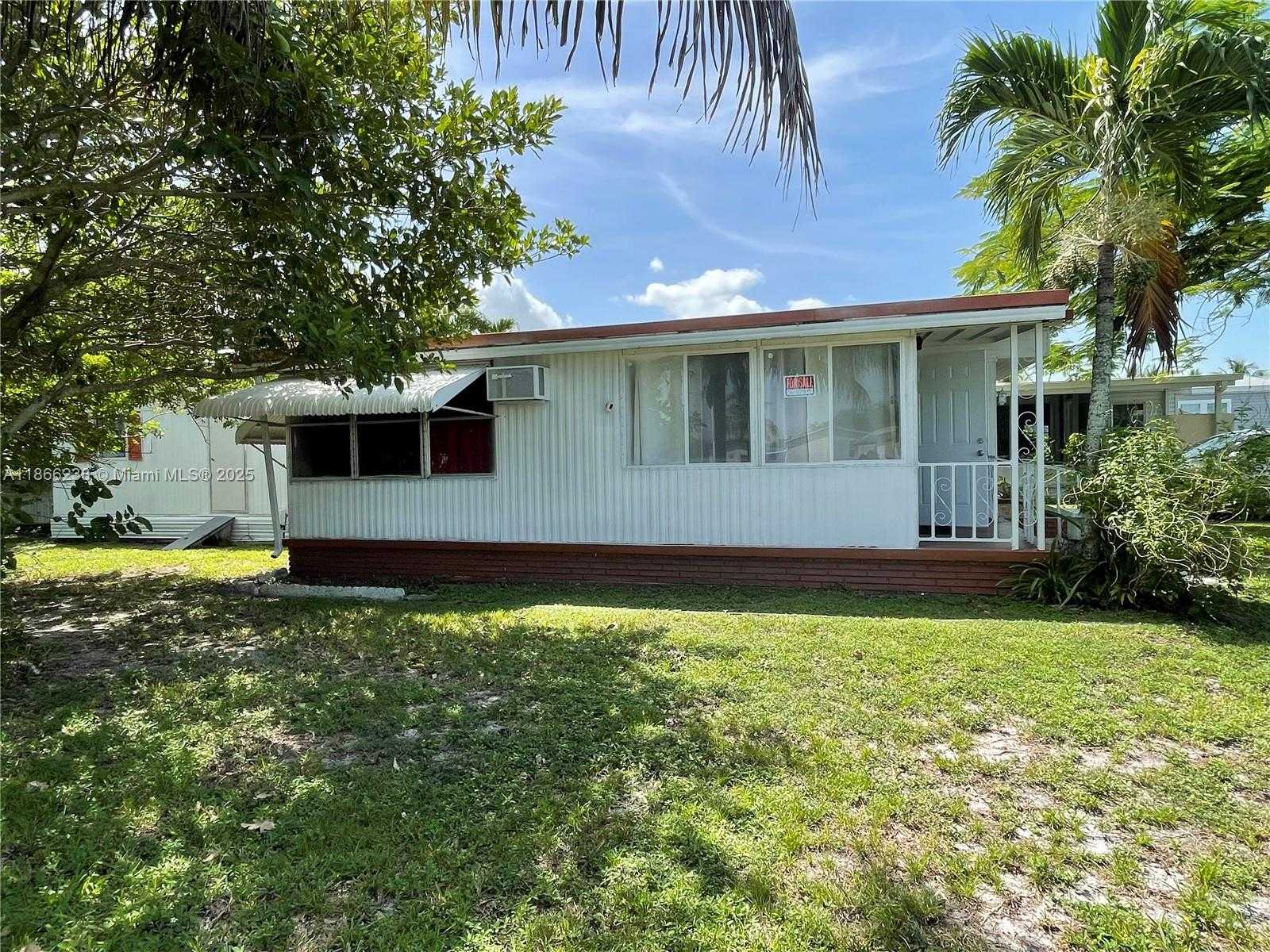 Small Image of 3020 SOUTH WEST 52 AVENUE, Davie Number 4