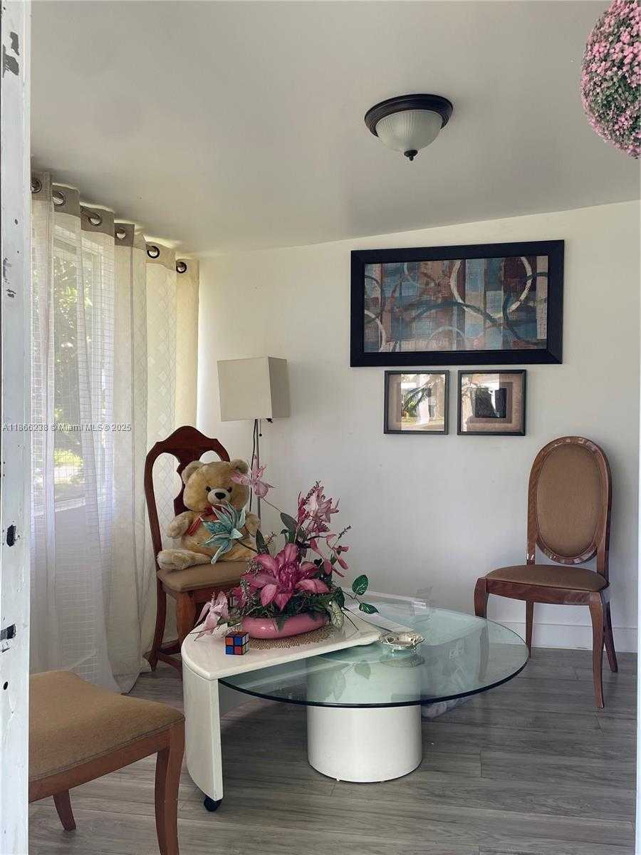 Small Image of 3020 SOUTH WEST 52 AVENUE, Davie Number 7