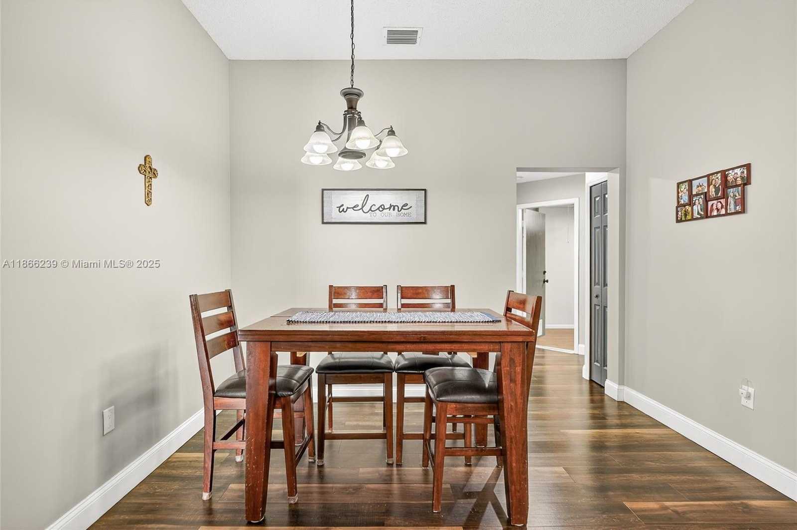 Small Image of 14014 NORTH CYPRESS COVE CIR, Davie Number 13