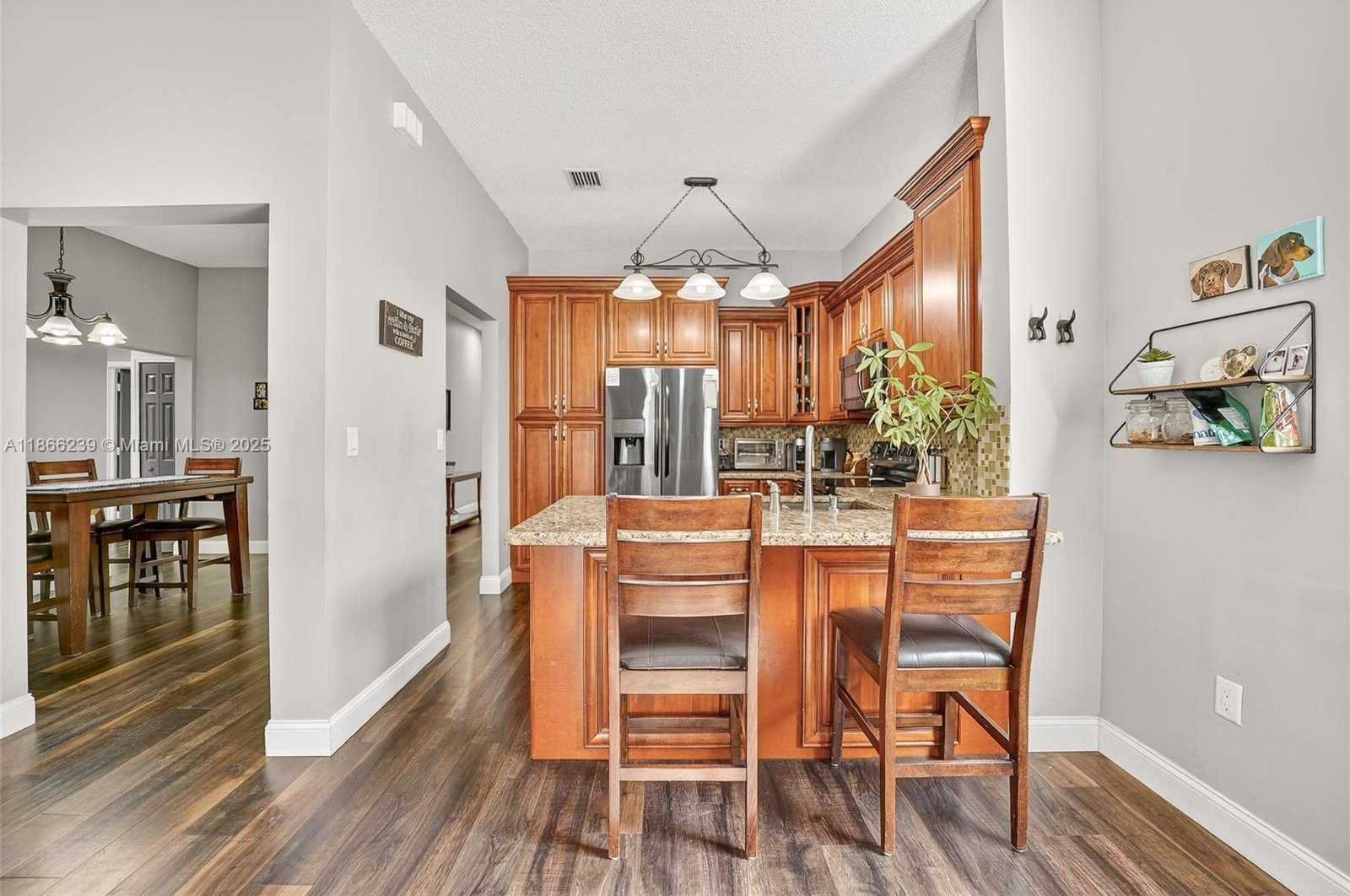 Small Image of 14014 NORTH CYPRESS COVE CIR, Davie Number 14