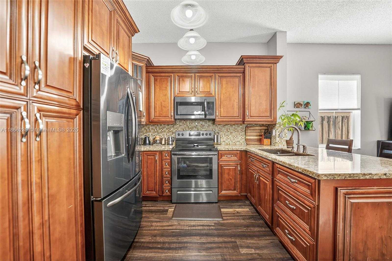 Small Image of 14014 NORTH CYPRESS COVE CIR, Davie Number 15