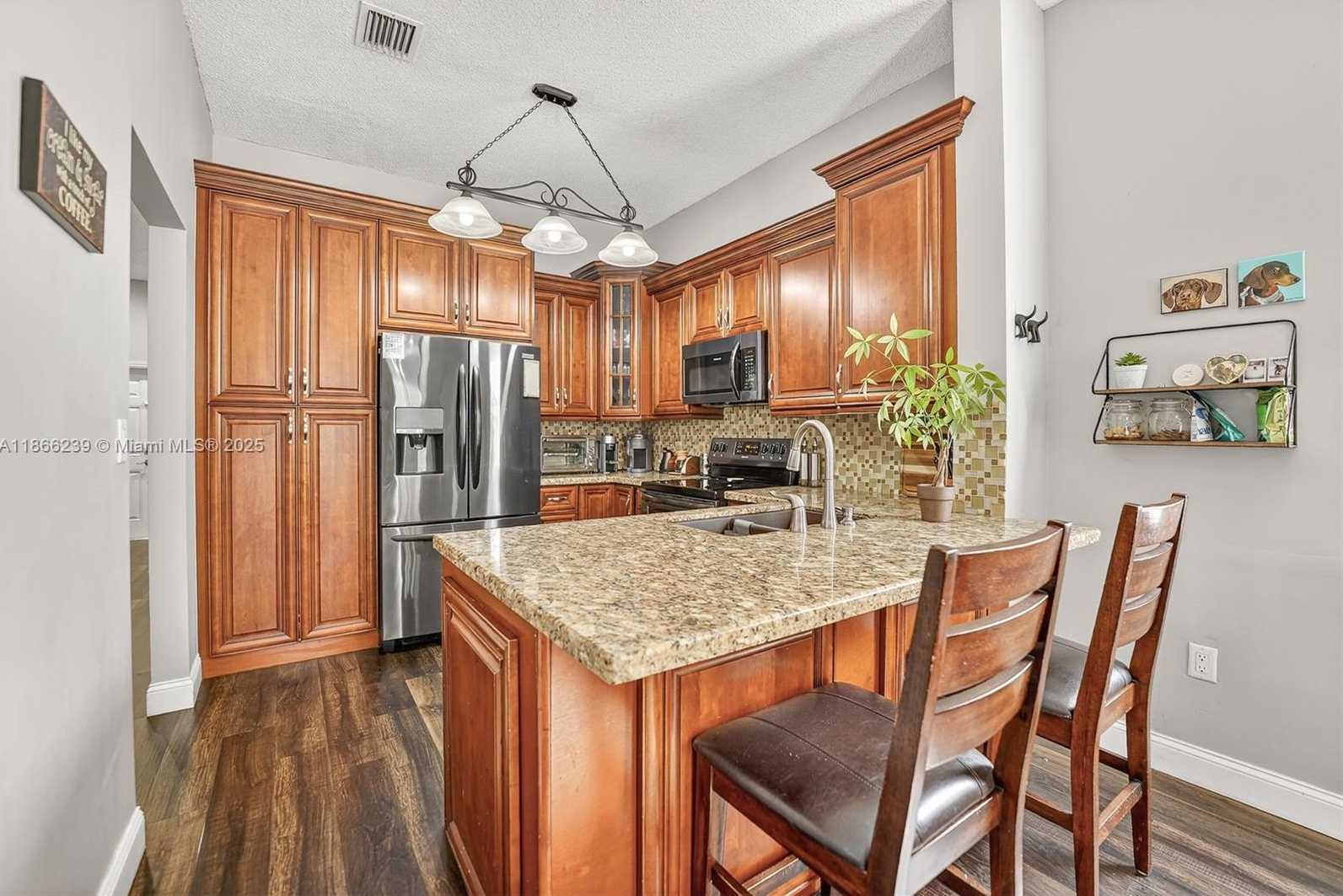 Small Image of 14014 NORTH CYPRESS COVE CIR, Davie Number 16