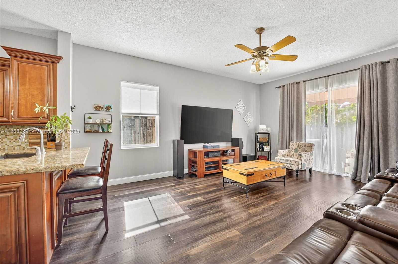 Small Image of 14014 NORTH CYPRESS COVE CIR, Davie Number 18