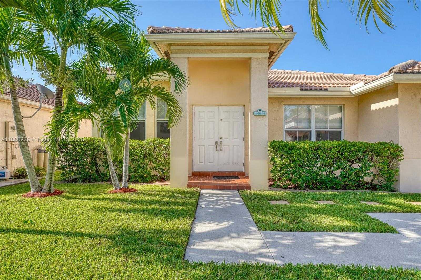 Small Image of 14014 NORTH CYPRESS COVE CIR, Davie Number 2