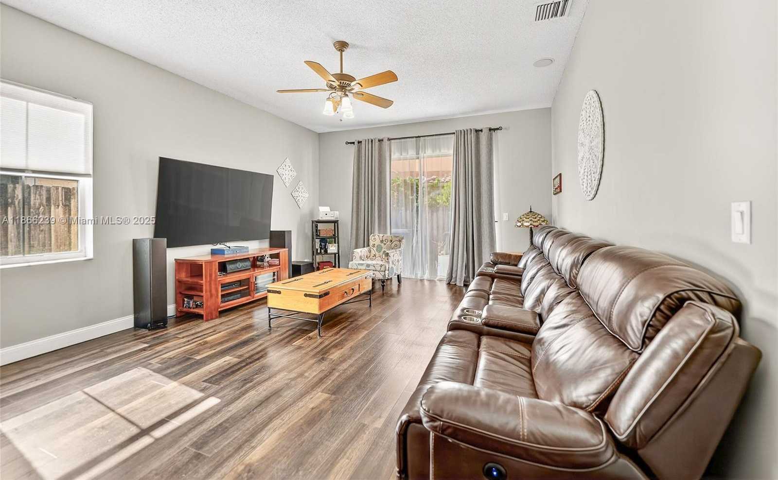 Small Image of 14014 NORTH CYPRESS COVE CIR, Davie Number 20