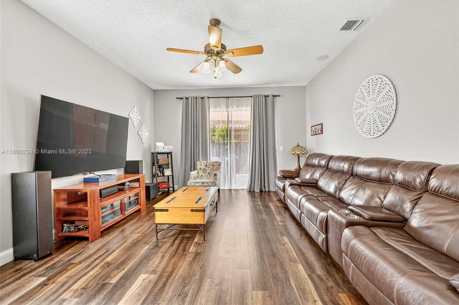 Small Image of 14014 NORTH CYPRESS COVE CIR, Davie Number 21