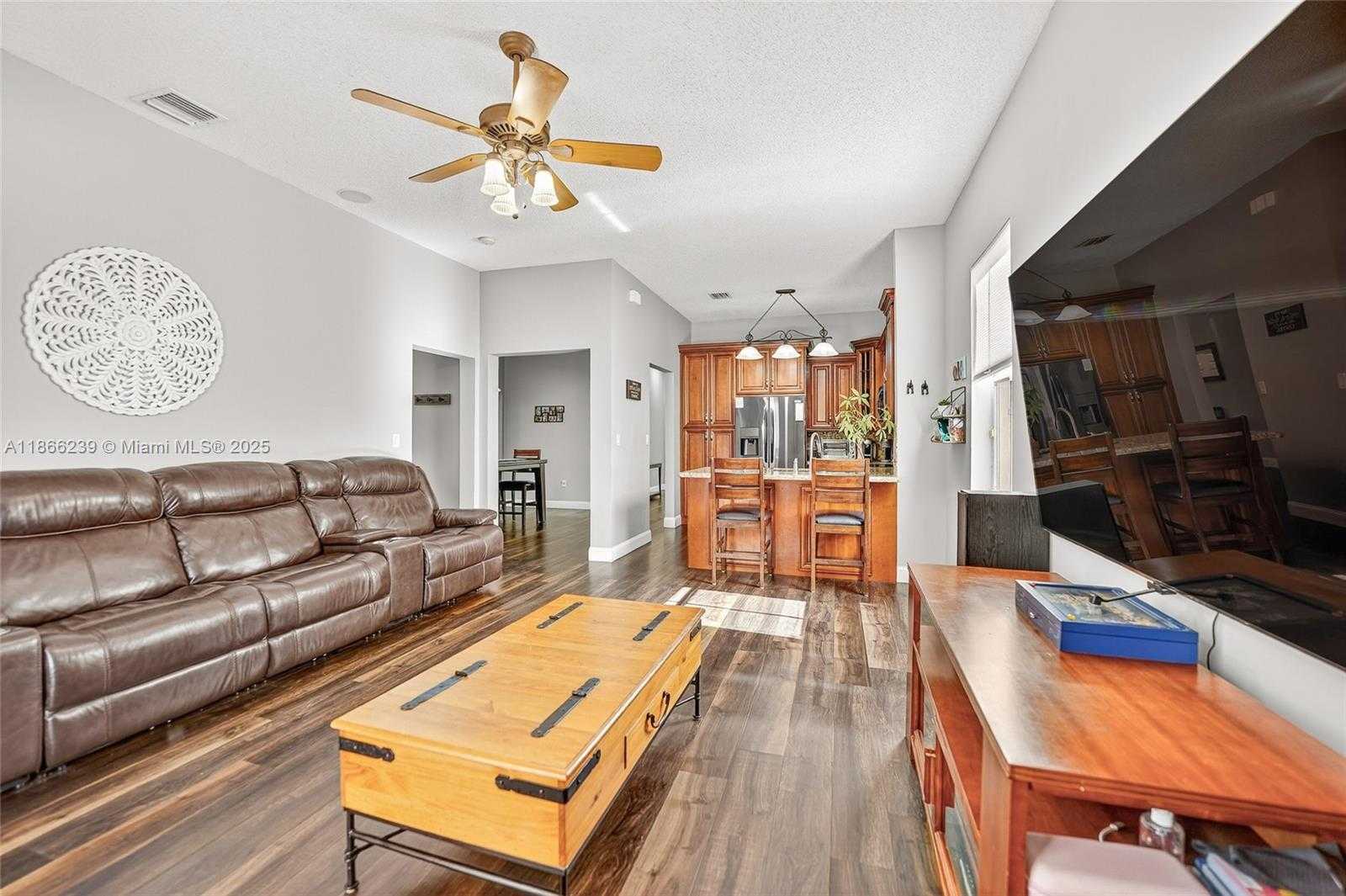 Small Image of 14014 NORTH CYPRESS COVE CIR, Davie Number 22