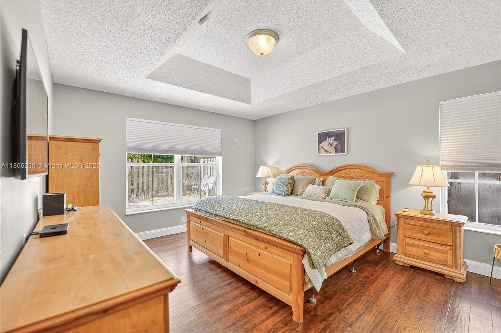 Small Image of 14014 NORTH CYPRESS COVE CIR, Davie Number 25