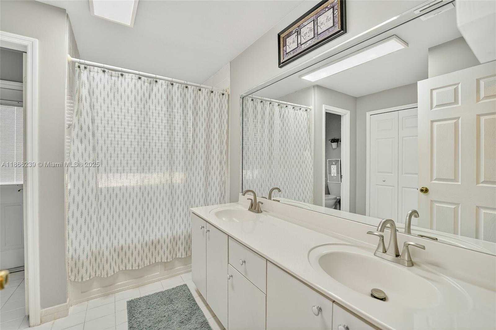 Small Image of 14014 NORTH CYPRESS COVE CIR, Davie Number 26