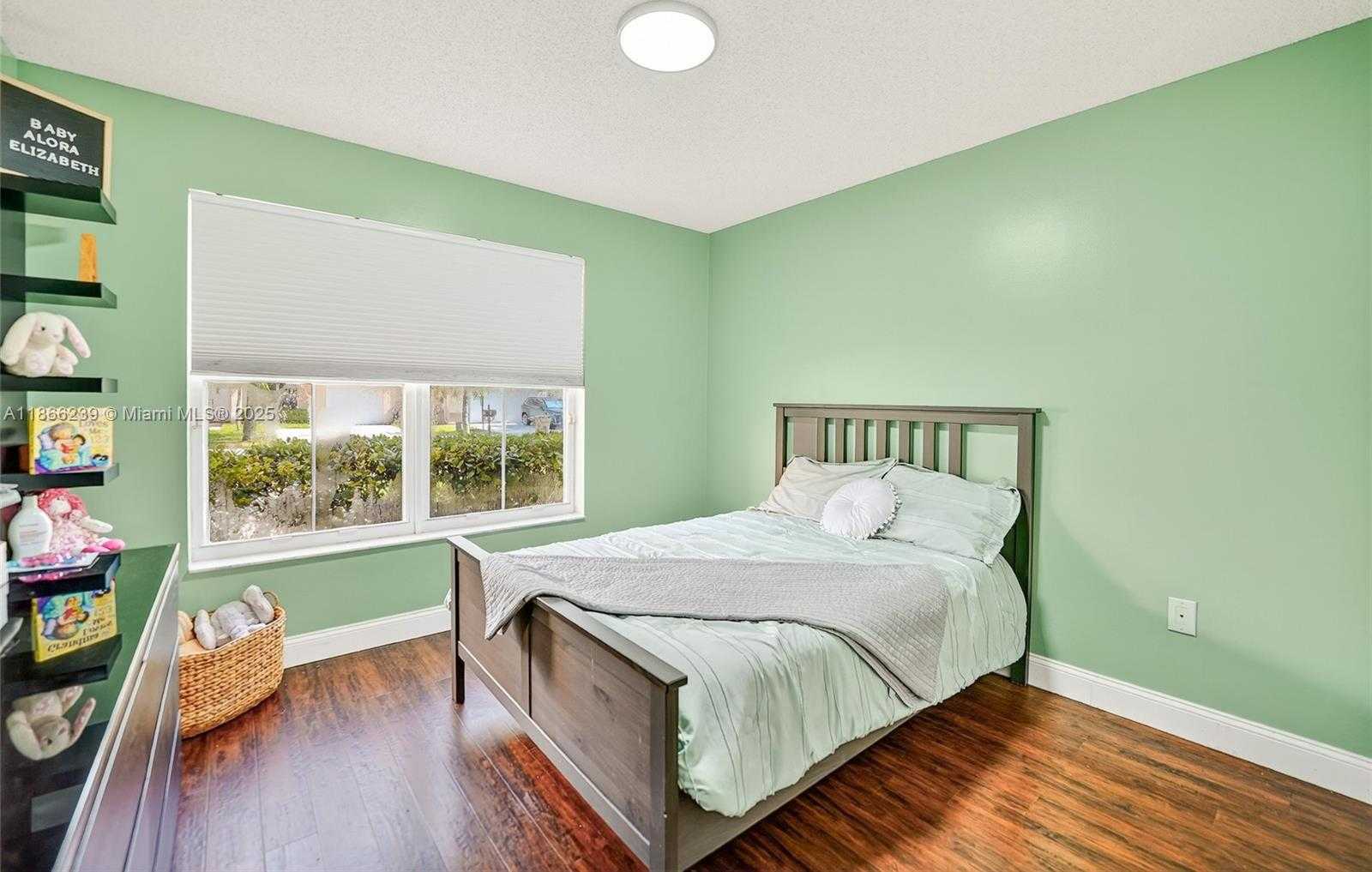 Small Image of 14014 NORTH CYPRESS COVE CIR, Davie Number 31
