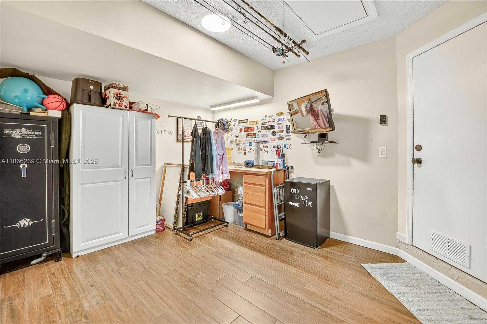 Small Image of 14014 NORTH CYPRESS COVE CIR, Davie Number 33