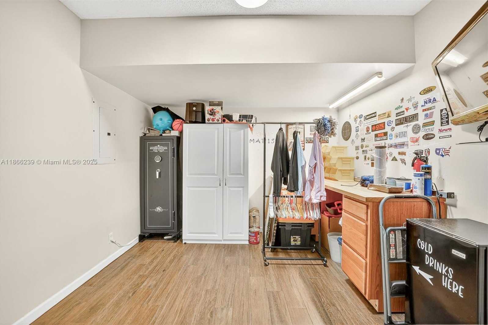 Small Image of 14014 NORTH CYPRESS COVE CIR, Davie Number 34