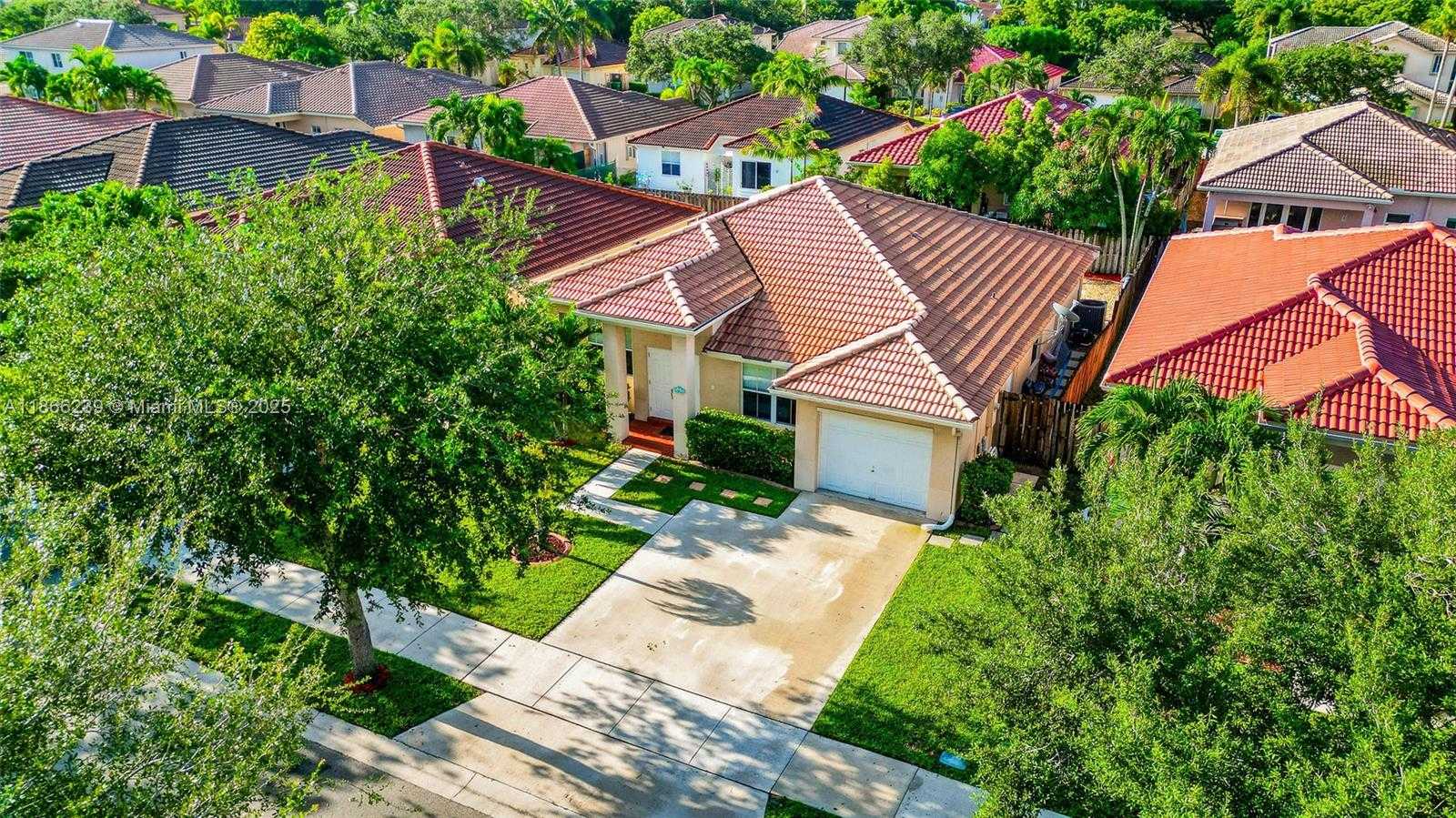 Small Image of 14014 NORTH CYPRESS COVE CIR, Davie Number 37