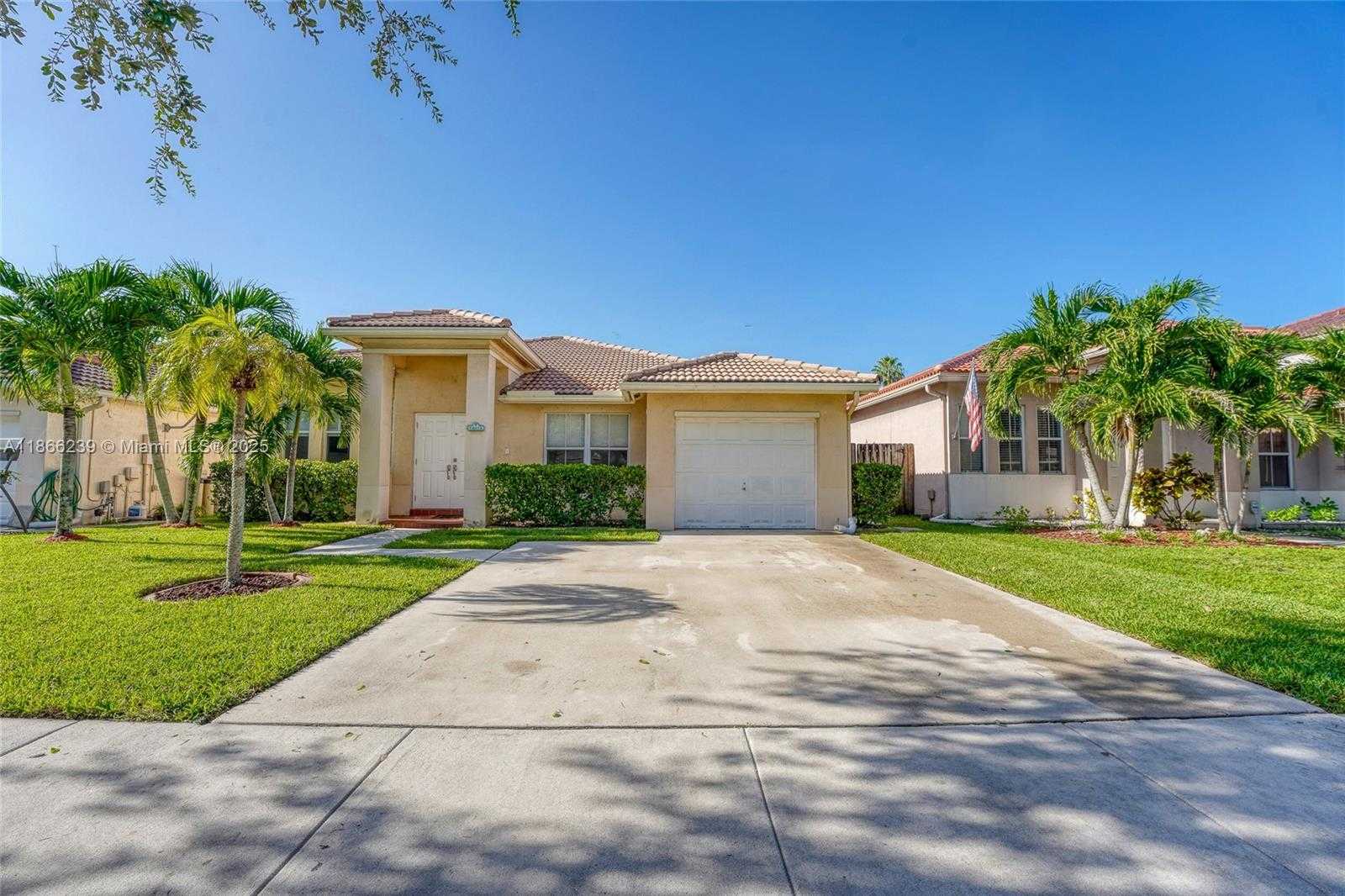 Small Image of 14014 NORTH CYPRESS COVE CIR, Davie Number 4