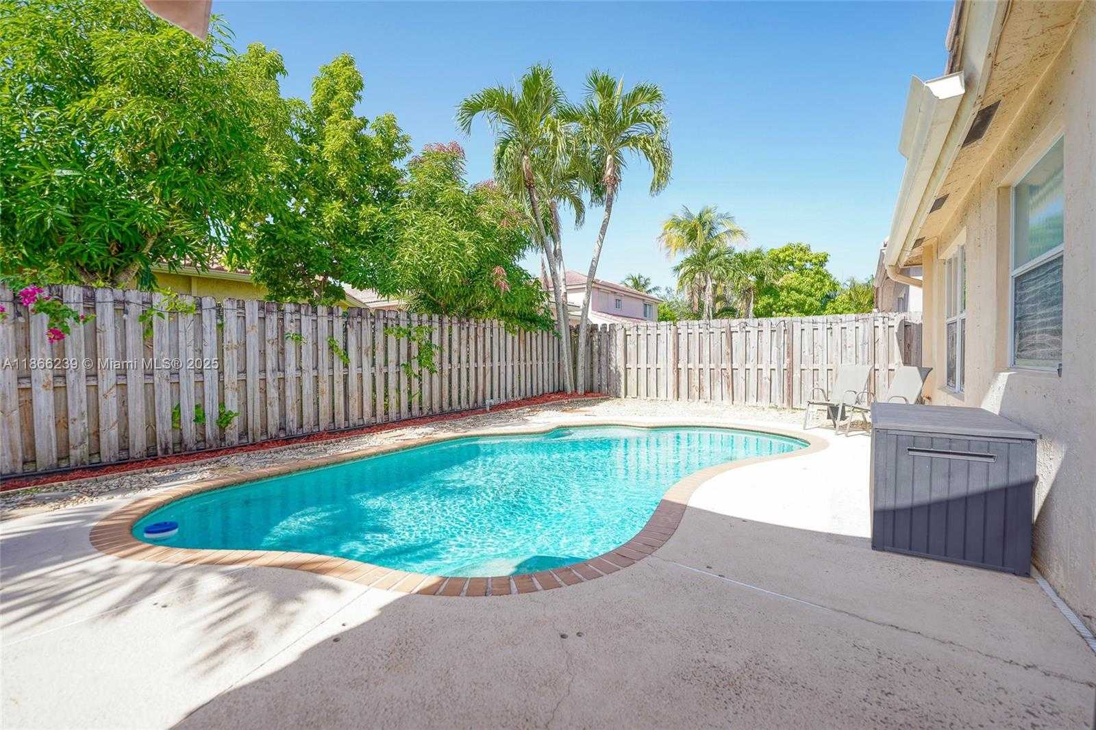 Small Image of 14014 NORTH CYPRESS COVE CIR, Davie Number 40