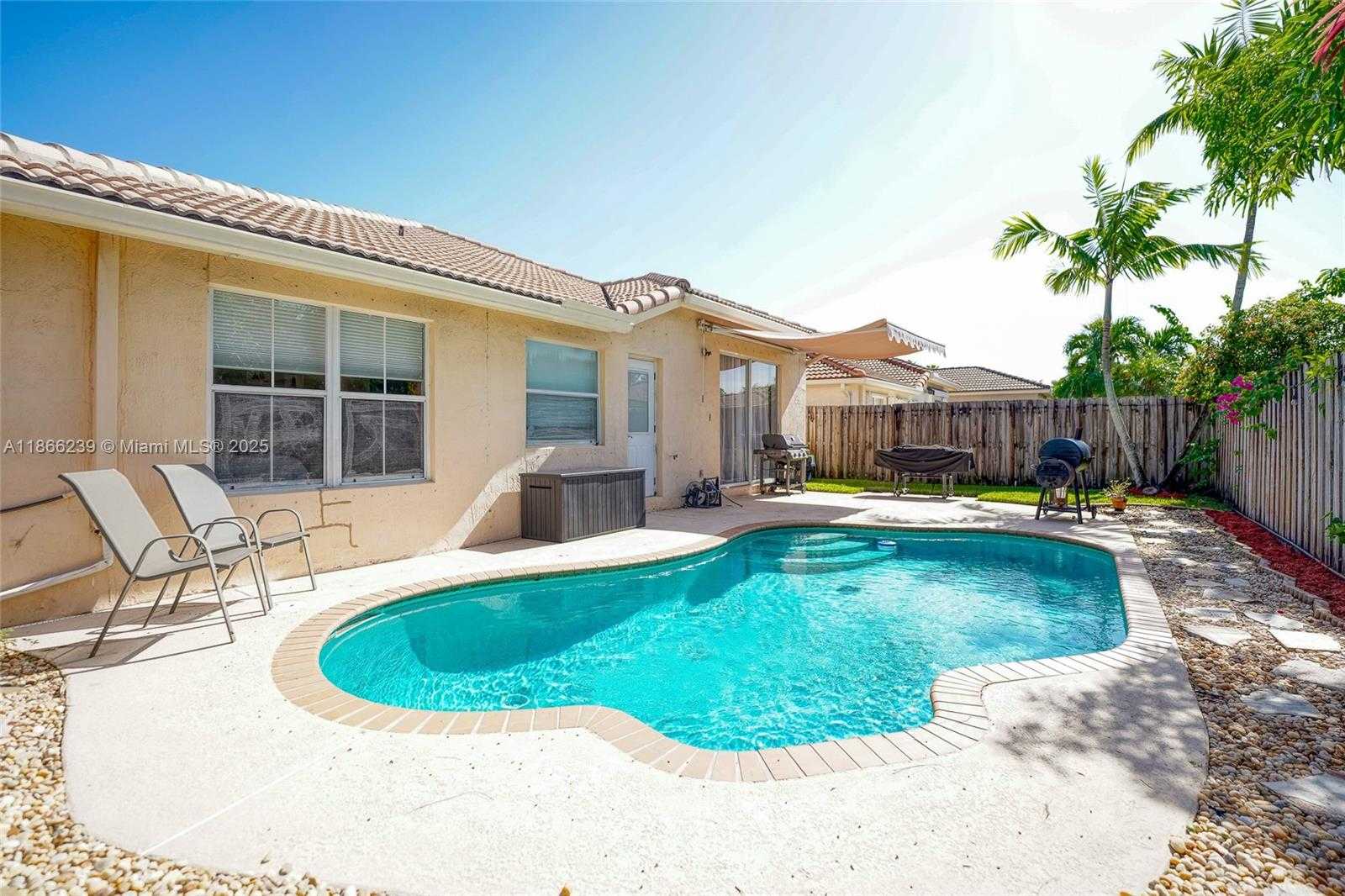 Small Image of 14014 NORTH CYPRESS COVE CIR, Davie Number 41