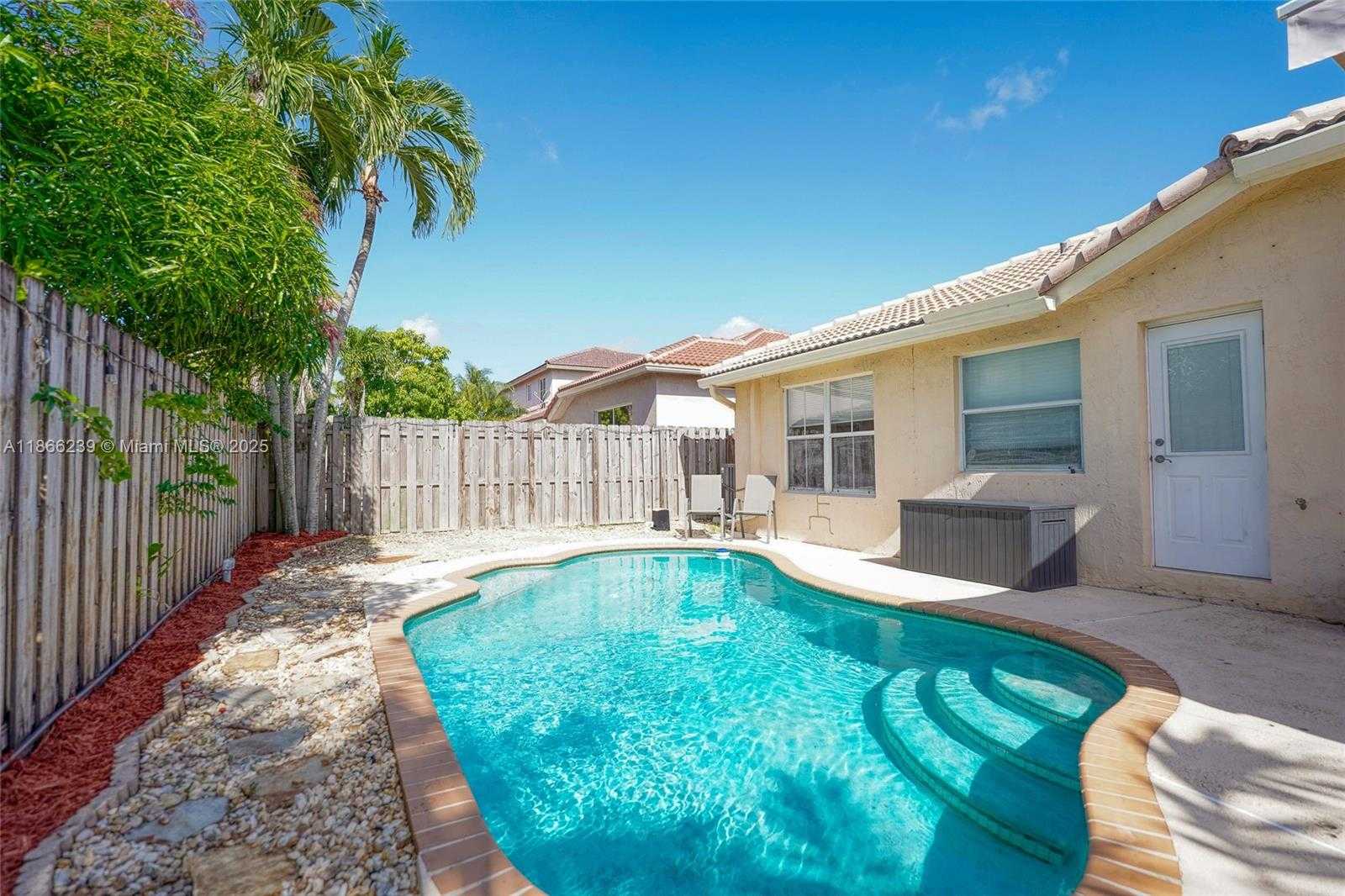 Small Image of 14014 NORTH CYPRESS COVE CIR, Davie Number 42