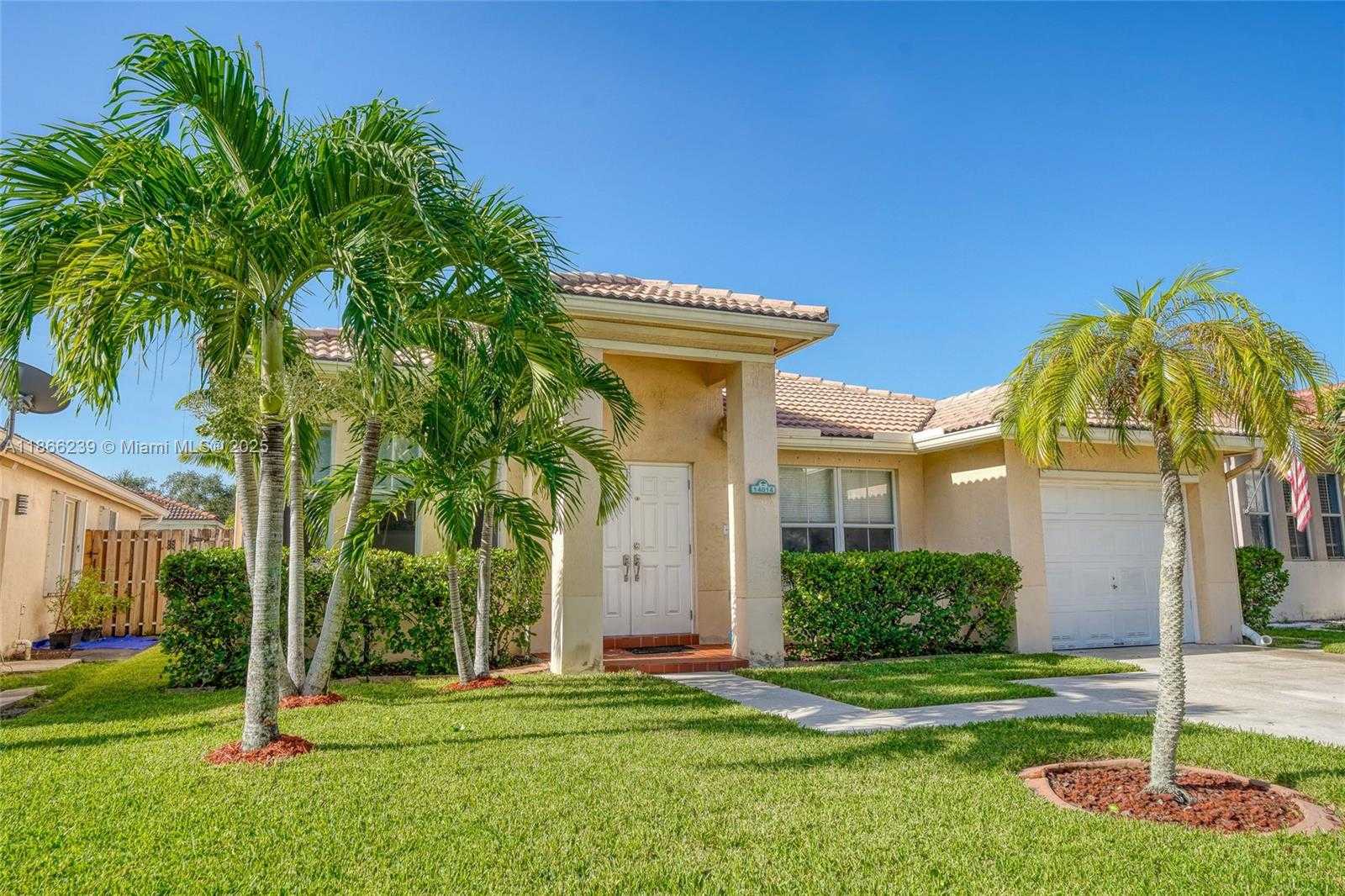 Small Image of 14014 NORTH CYPRESS COVE CIR, Davie Number 6