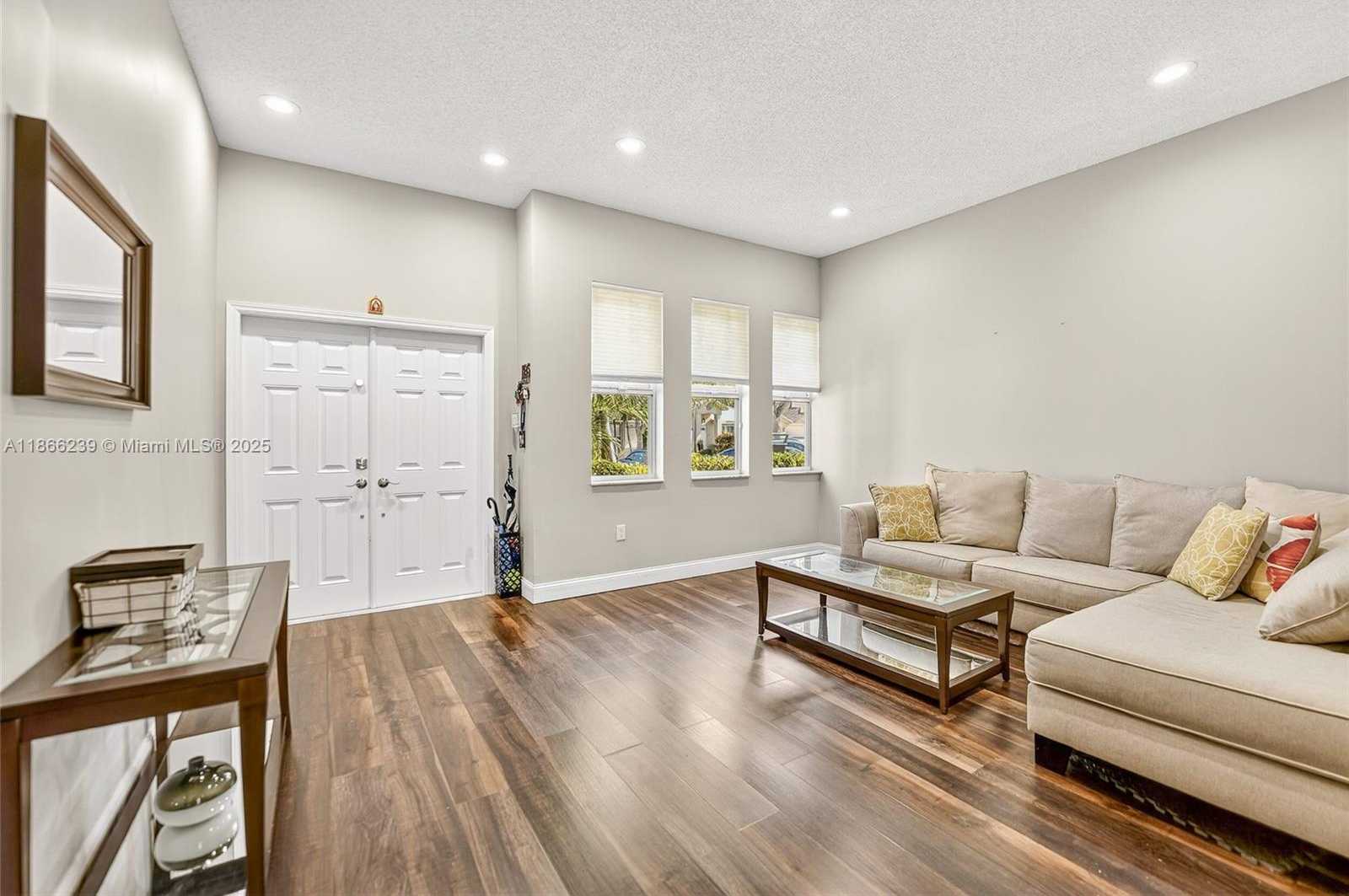 Small Image of 14014 NORTH CYPRESS COVE CIR, Davie Number 7