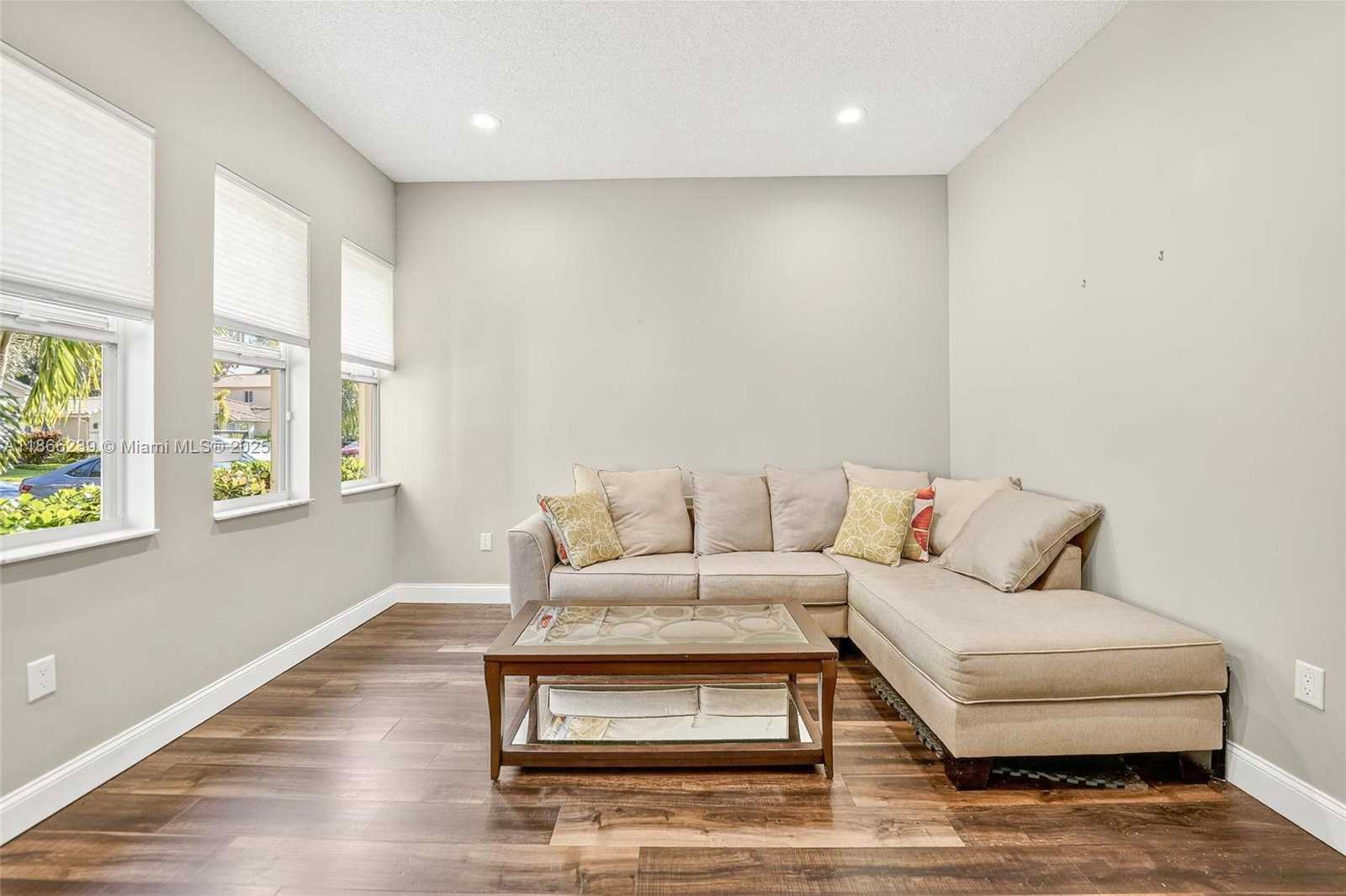 Small Image of 14014 NORTH CYPRESS COVE CIR, Davie Number 8