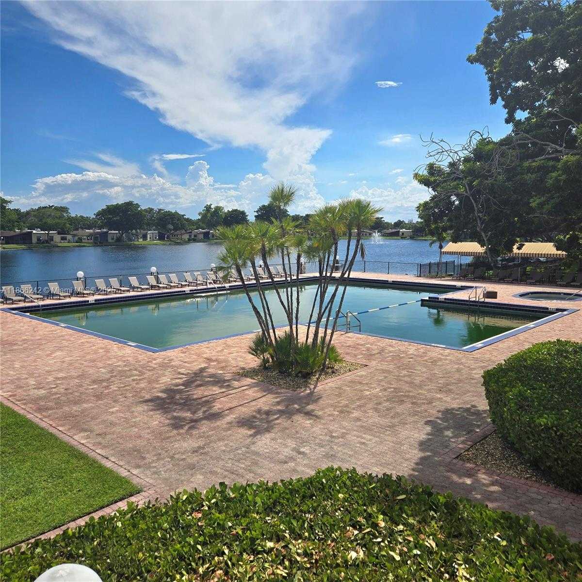 Small Image of 620 BRIARWOOD CIR, Hollywood Number 10