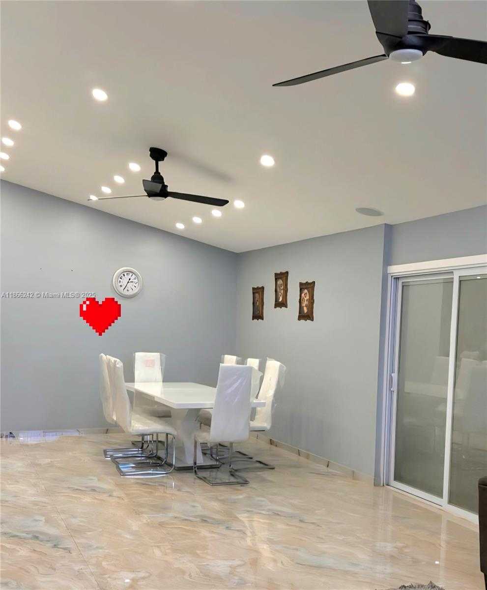 Small Image of 620 BRIARWOOD CIR, Hollywood Number 13