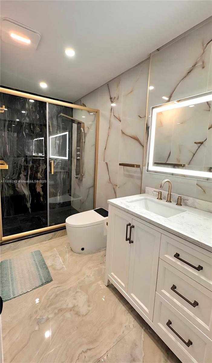 Small Image of 620 BRIARWOOD CIR, Hollywood Number 14
