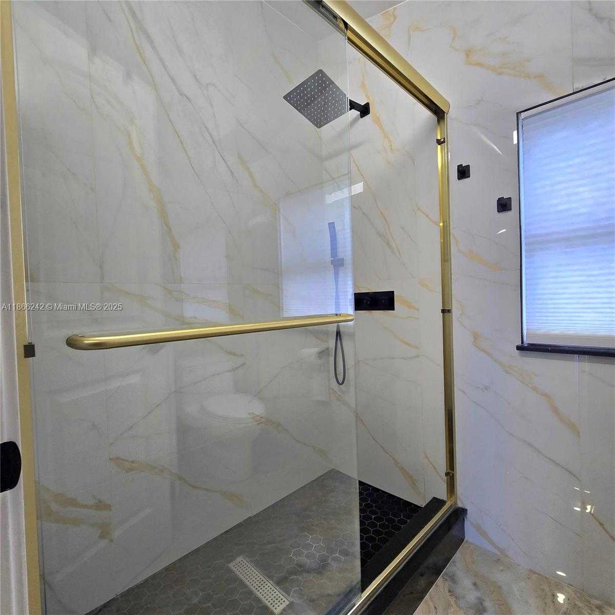 Small Image of 620 BRIARWOOD CIR, Hollywood Number 15