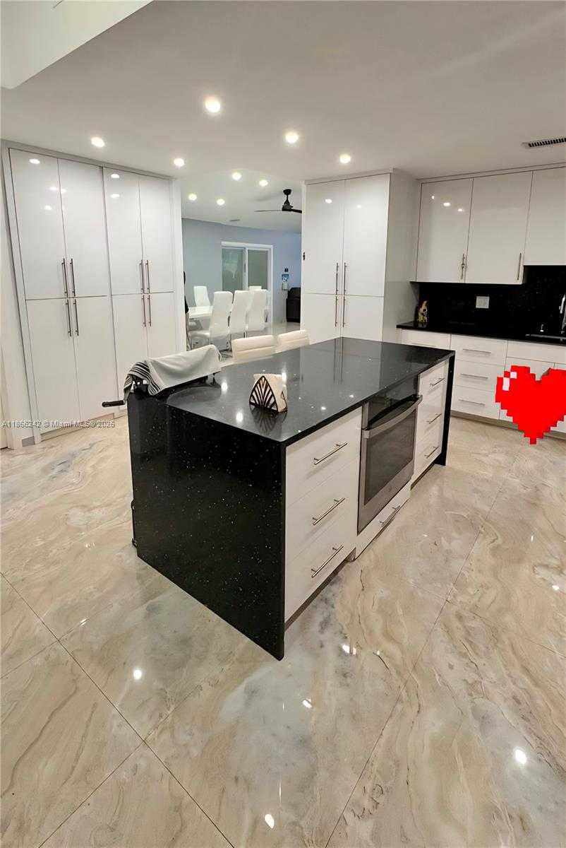 Small Image of 620 BRIARWOOD CIR, Hollywood Number 2