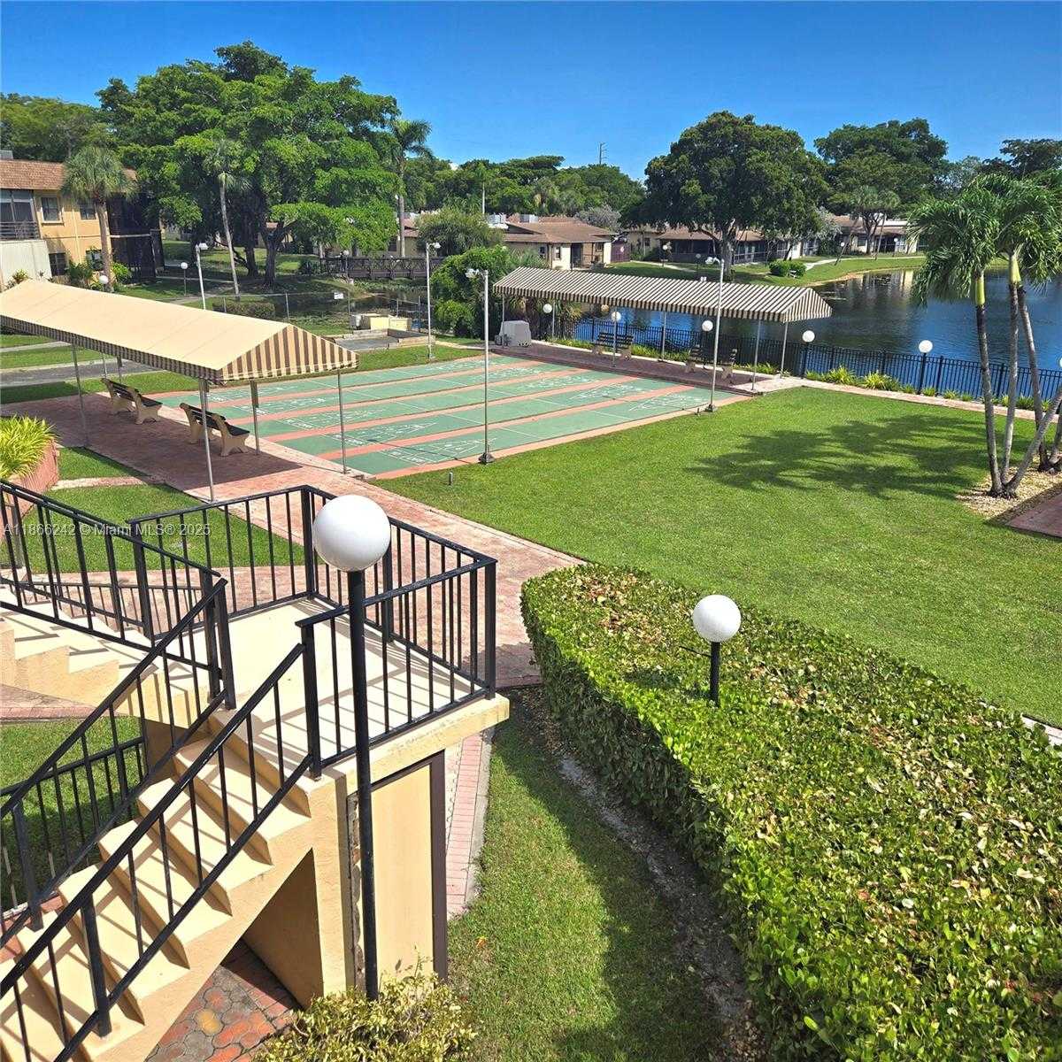 Small Image of 620 BRIARWOOD CIR, Hollywood Number 20