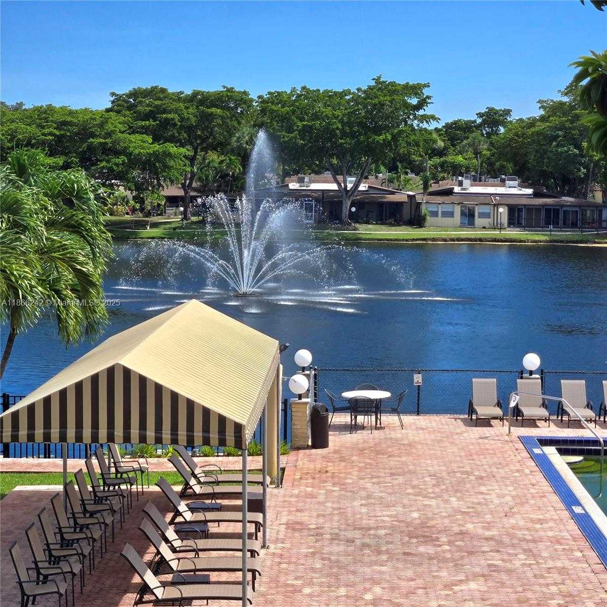 Small Image of 620 BRIARWOOD CIR, Hollywood Number 21