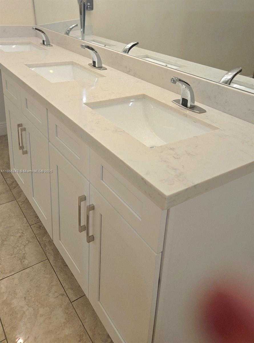 Small Image of 620 BRIARWOOD CIR, Hollywood Number 23