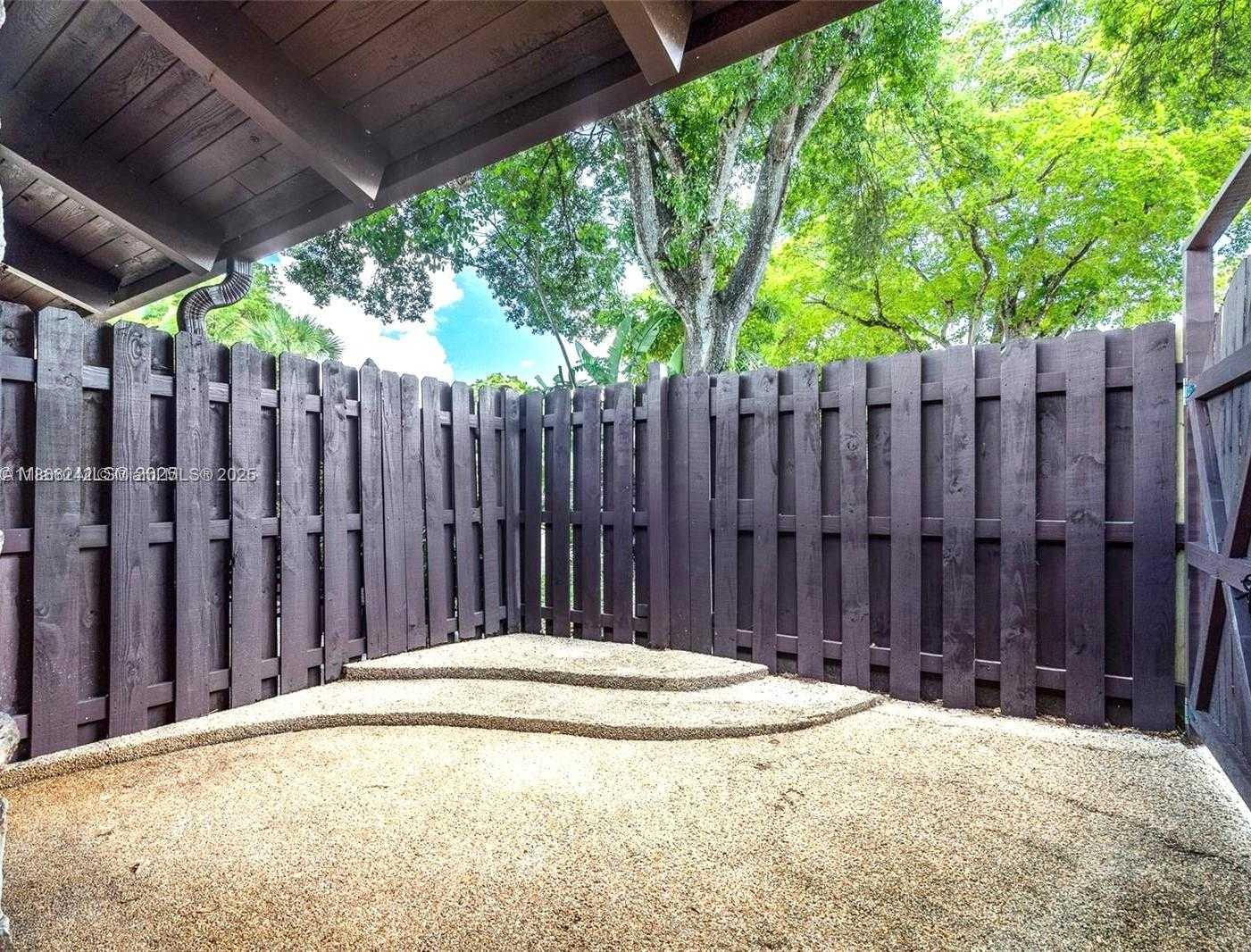 Small Image of 620 BRIARWOOD CIR, Hollywood Number 24