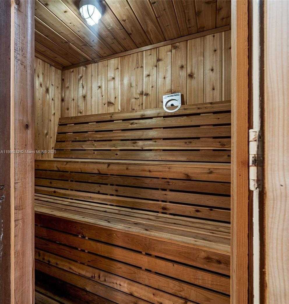 Small Image of 620 BRIARWOOD CIR, Hollywood Number 29