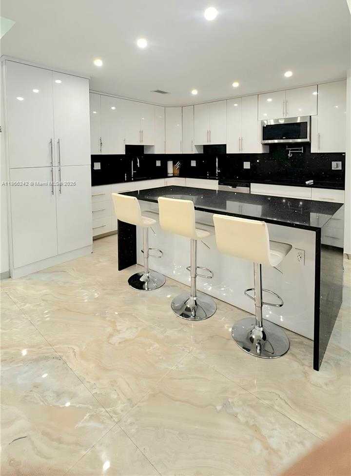 Small Image of 620 BRIARWOOD CIR, Hollywood Number 3