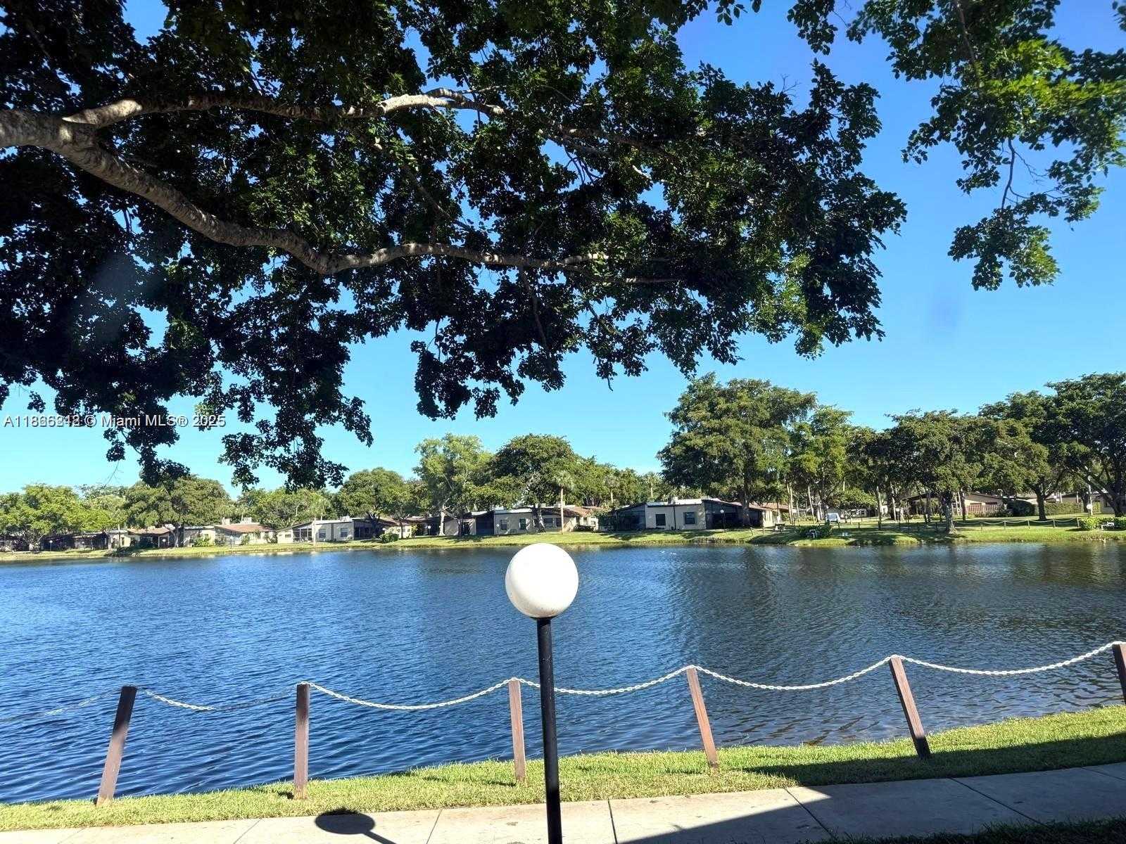 Small Image of 620 BRIARWOOD CIR, Hollywood Number 32