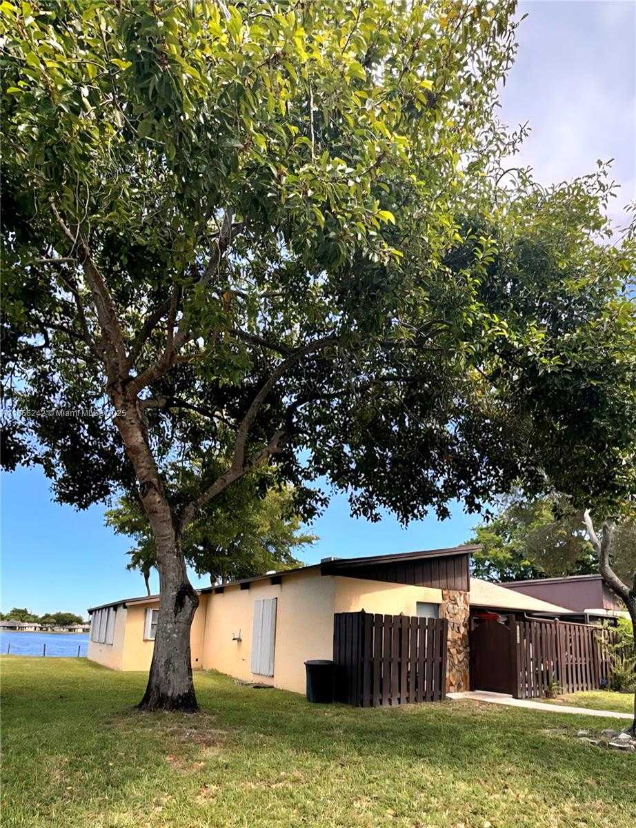 Small Image of 620 BRIARWOOD CIR, Hollywood Number 34