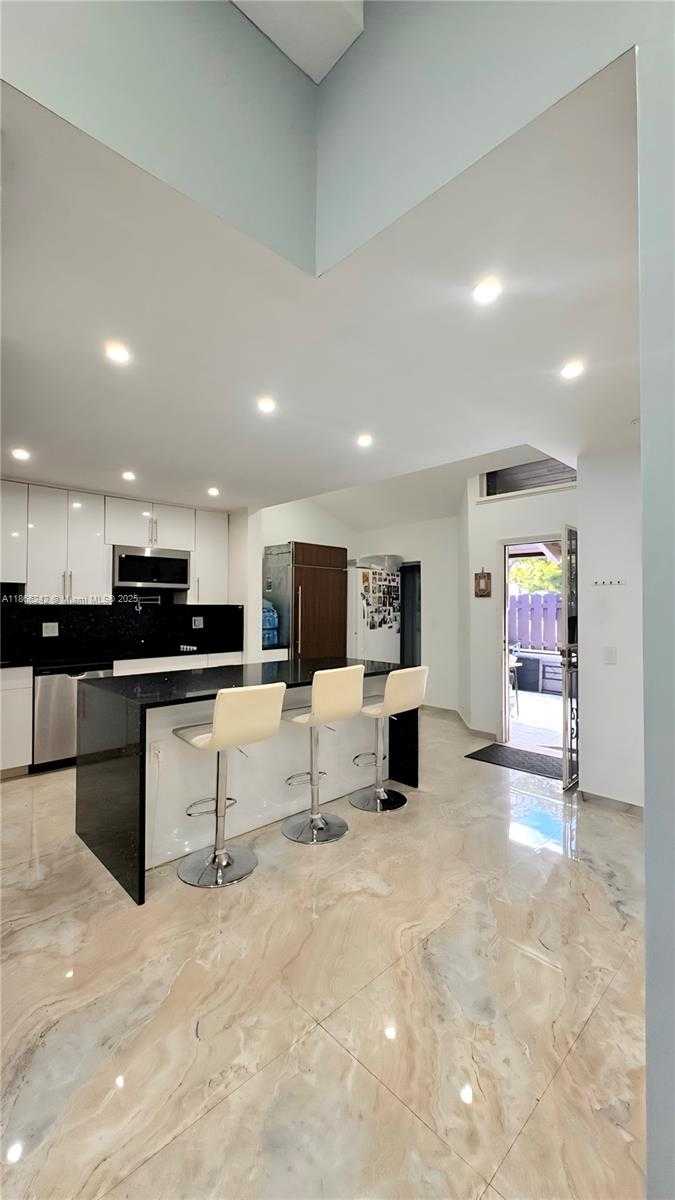 Small Image of 620 BRIARWOOD CIR, Hollywood Number 4