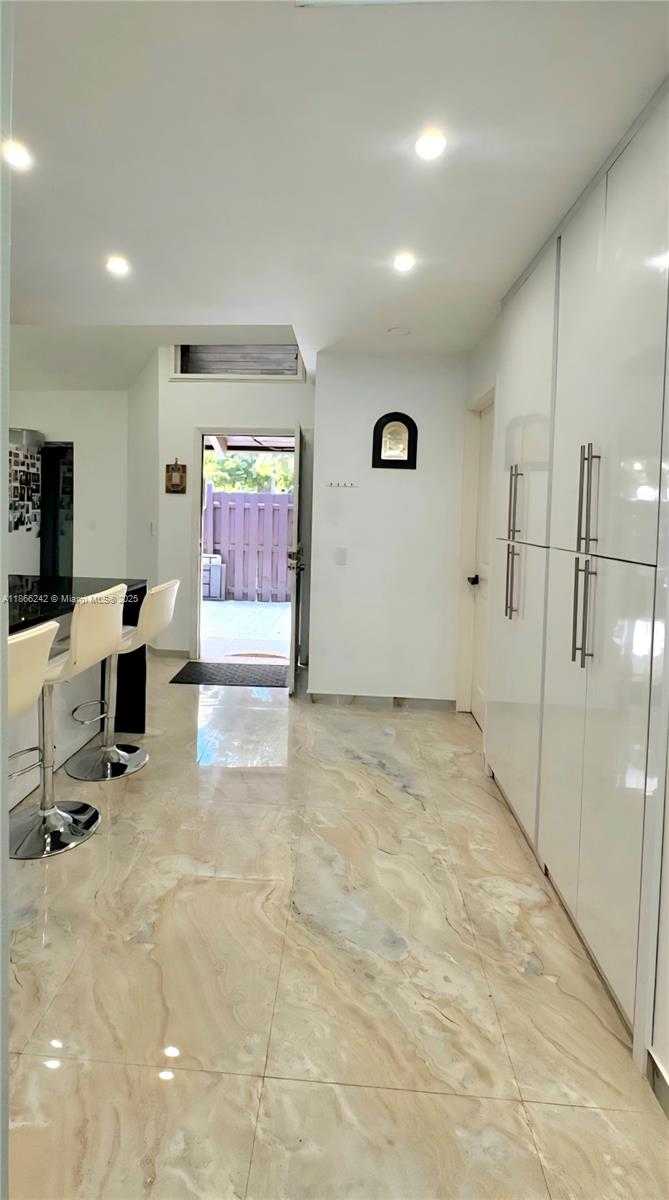 Small Image of 620 BRIARWOOD CIR, Hollywood Number 5