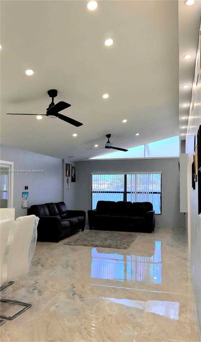 Small Image of 620 BRIARWOOD CIR, Hollywood Number 6
