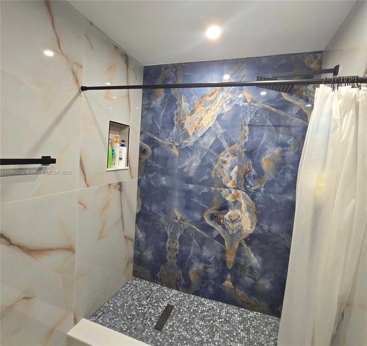 Small Image of 620 BRIARWOOD CIR, Hollywood Number 8