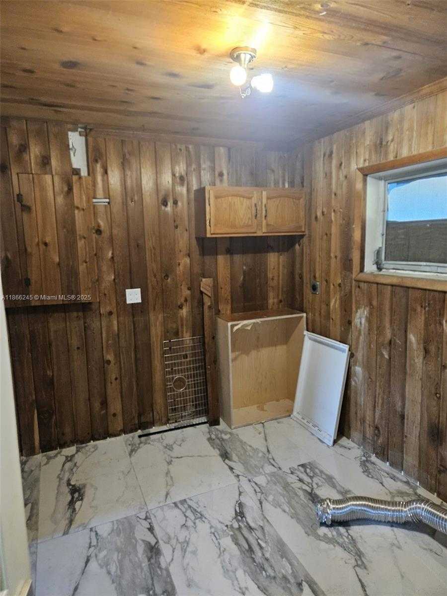 Small Image of 19230 SOUTH WEST 216TH ST, Miami Number 10
