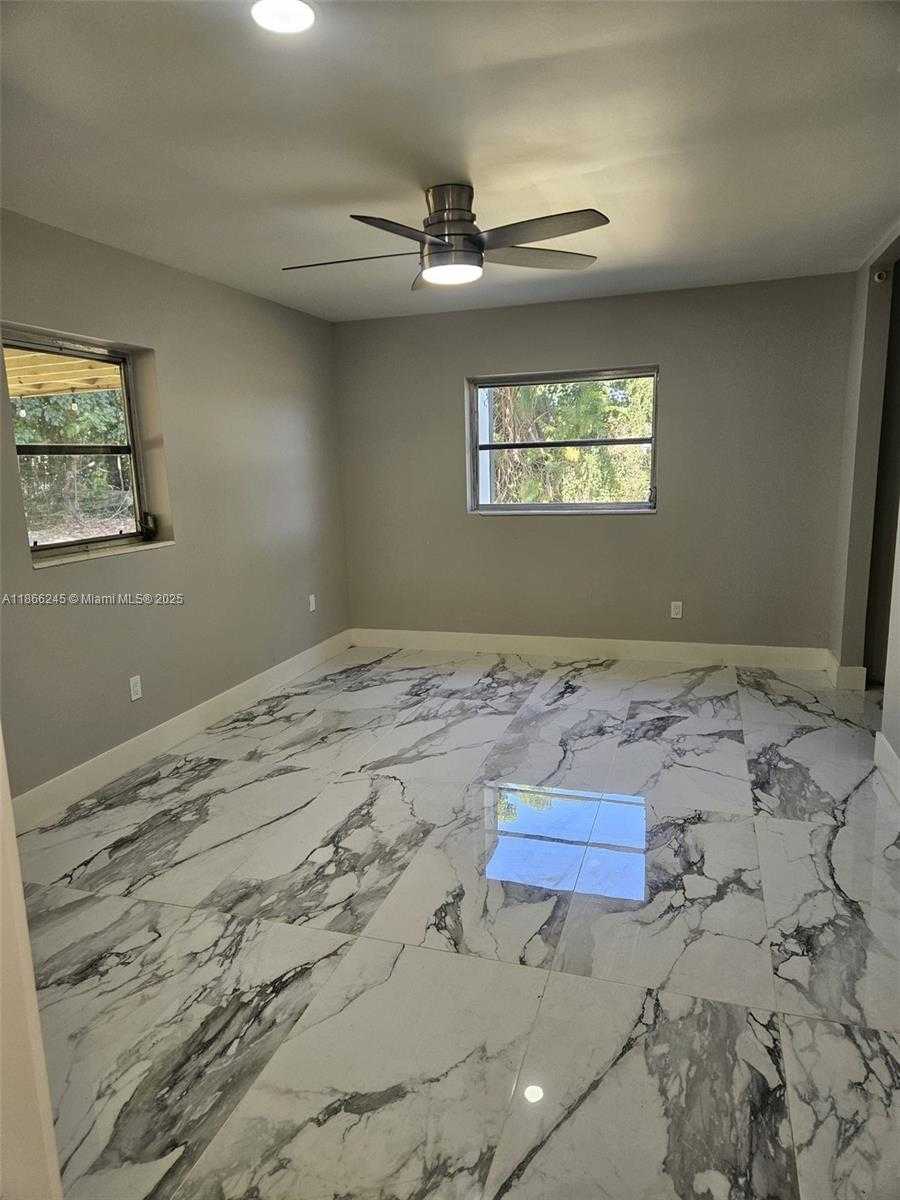 Small Image of 19230 SOUTH WEST 216TH ST, Miami Number 11