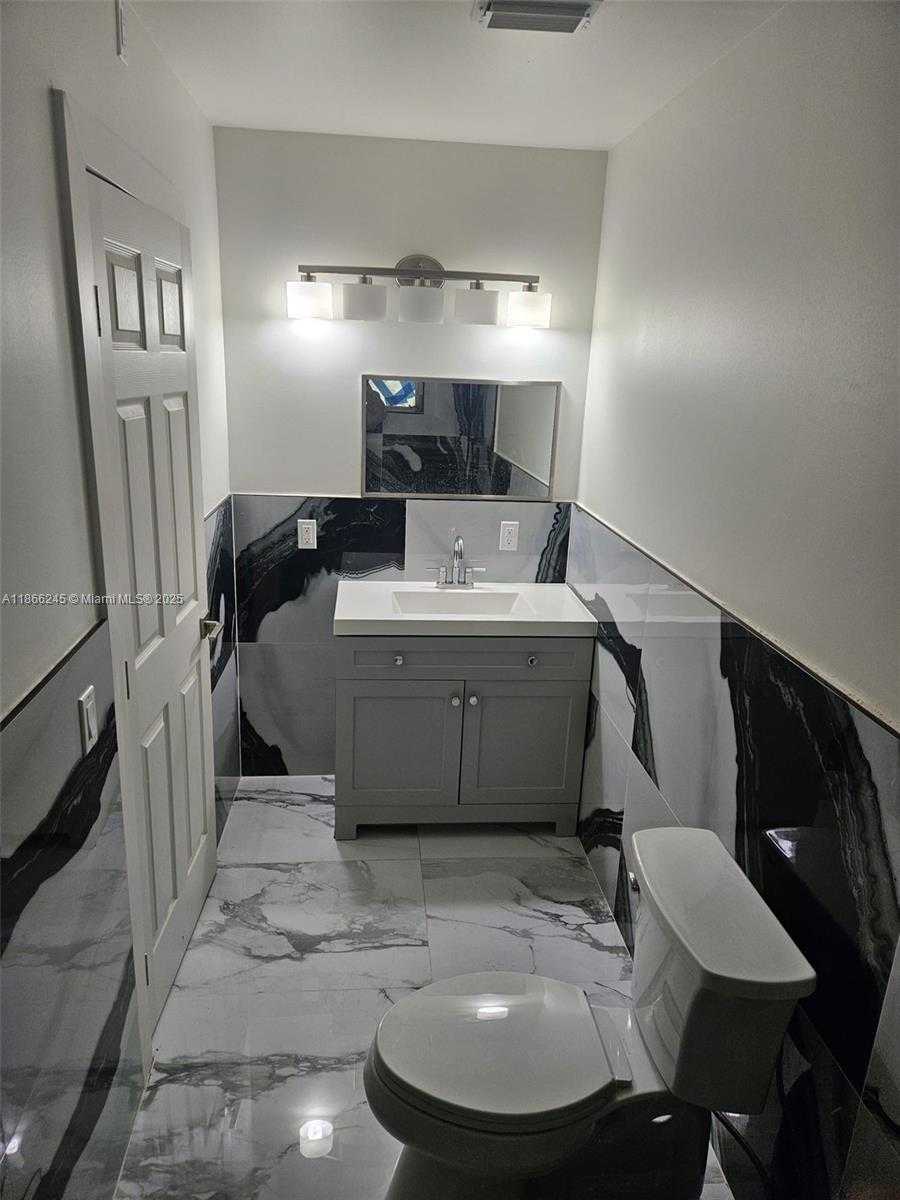 Small Image of 19230 SOUTH WEST 216TH ST, Miami Number 12